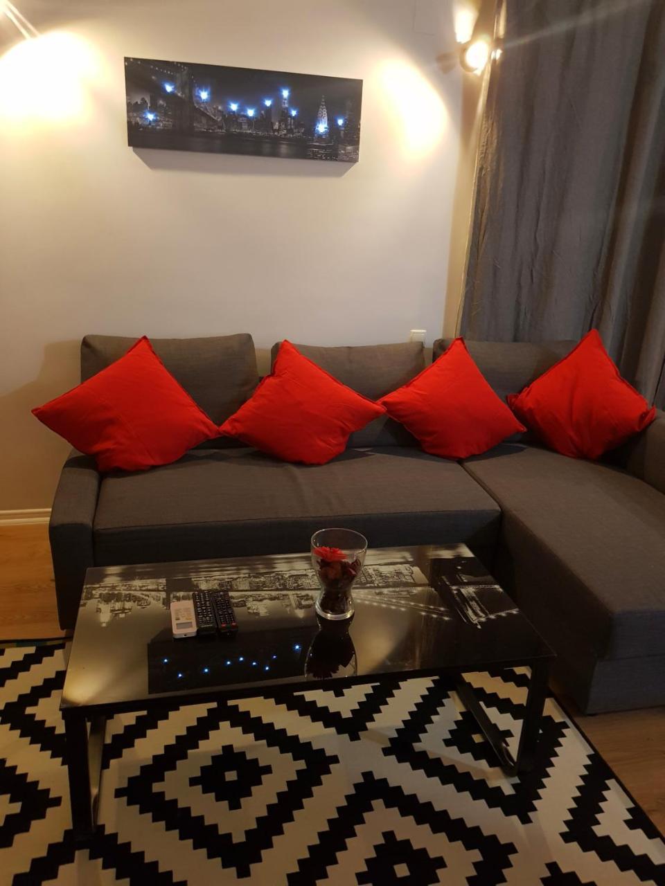 Modern Apartment With Pool In North Bucharest Cretuleasca Eksteriør billede