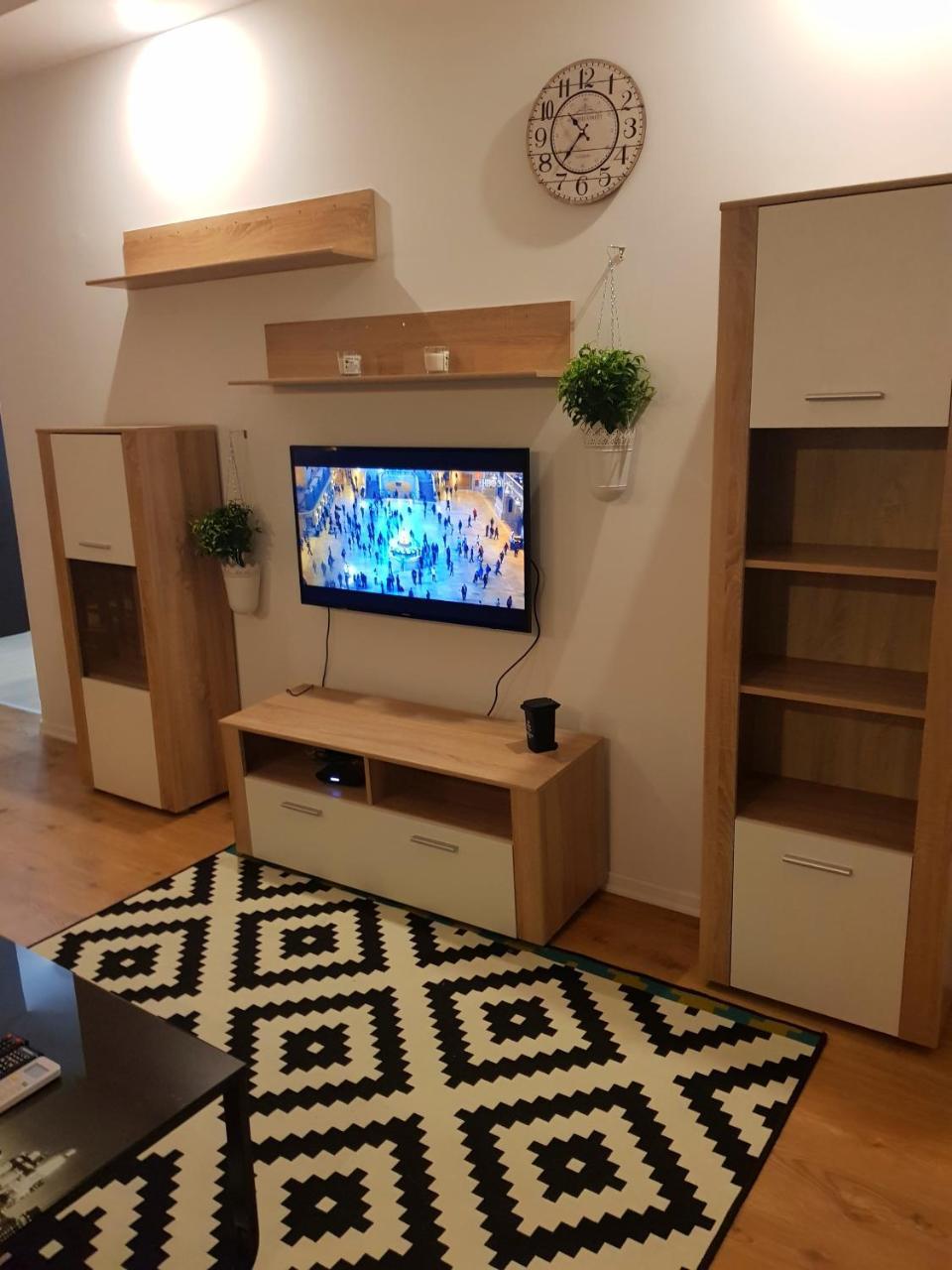 Modern Apartment With Pool In North Bucharest Cretuleasca Eksteriør billede