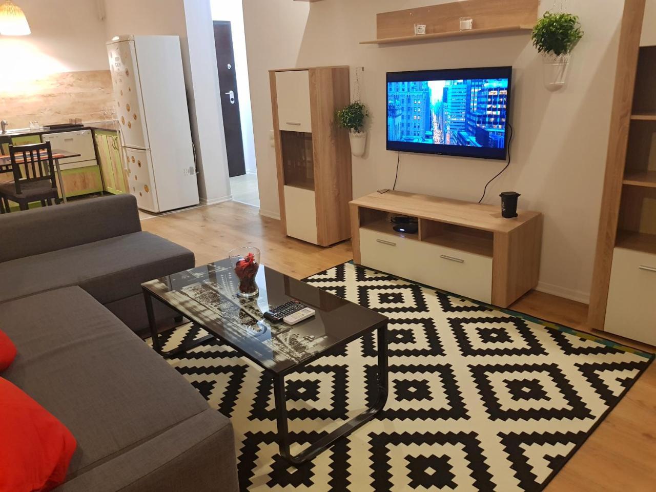 Modern Apartment With Pool In North Bucharest Cretuleasca Eksteriør billede