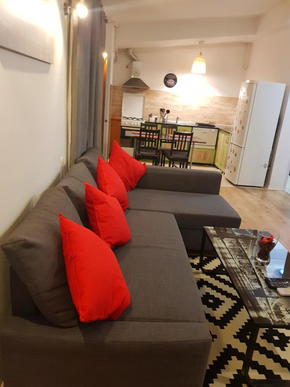 Modern Apartment With Pool In North Bucharest Cretuleasca Eksteriør billede